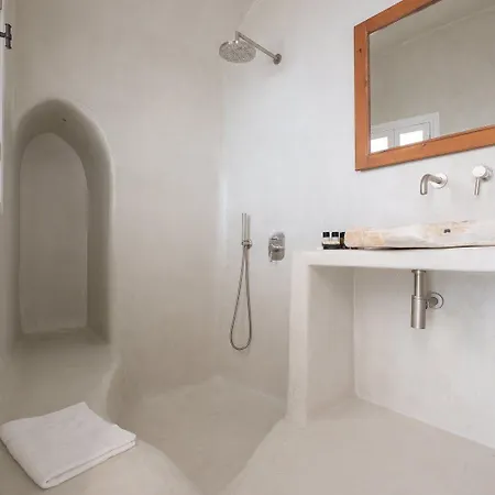 Olive Cave Fira (Santorini)