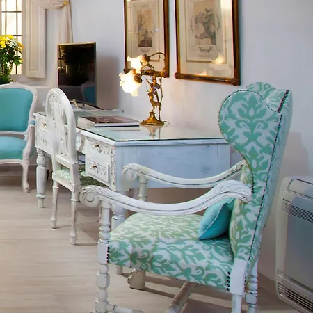 Olive Cave Villa Fira (Santorini)