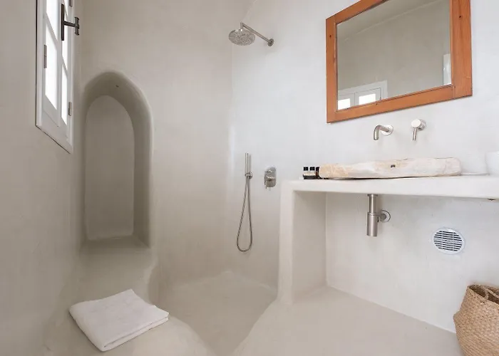 Olive Cave Fira (Santorini)