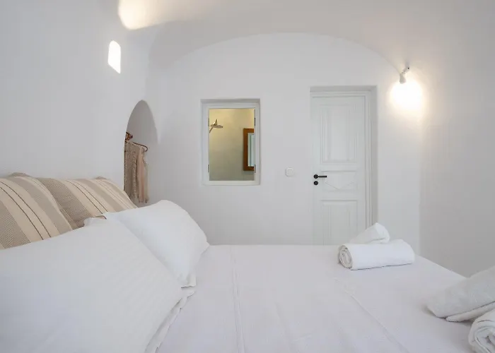 Olive Cave Fira (Santorini)