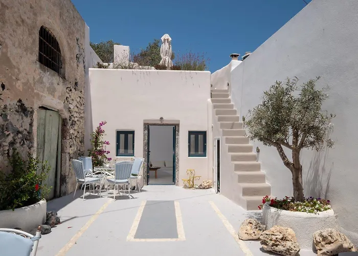 Olive Cave Fira (Santorini)