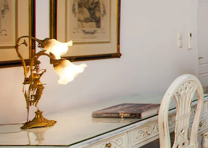 أوليف كييف هاوسيز فيلة ثيرا