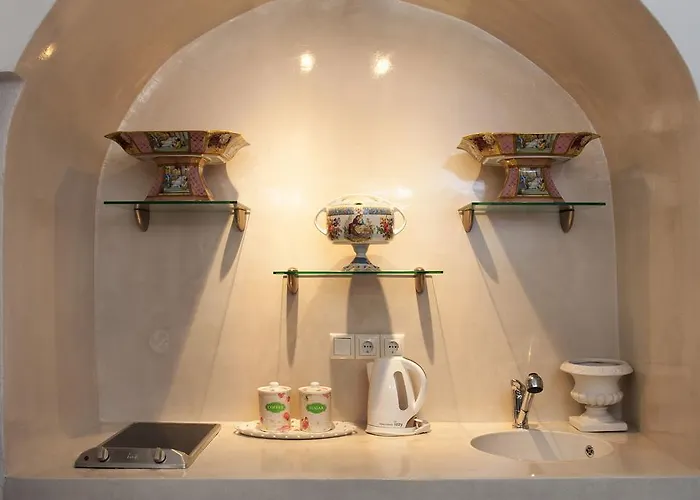 أوليف كييف هاوسيز * ثيرا