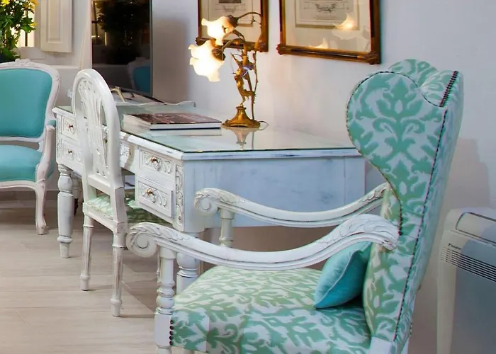 Olive Cave Villa Fira (Santorini)