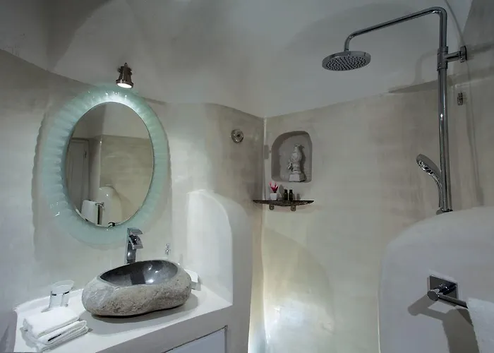 أوليف كييف هاوسيز * ثيرا